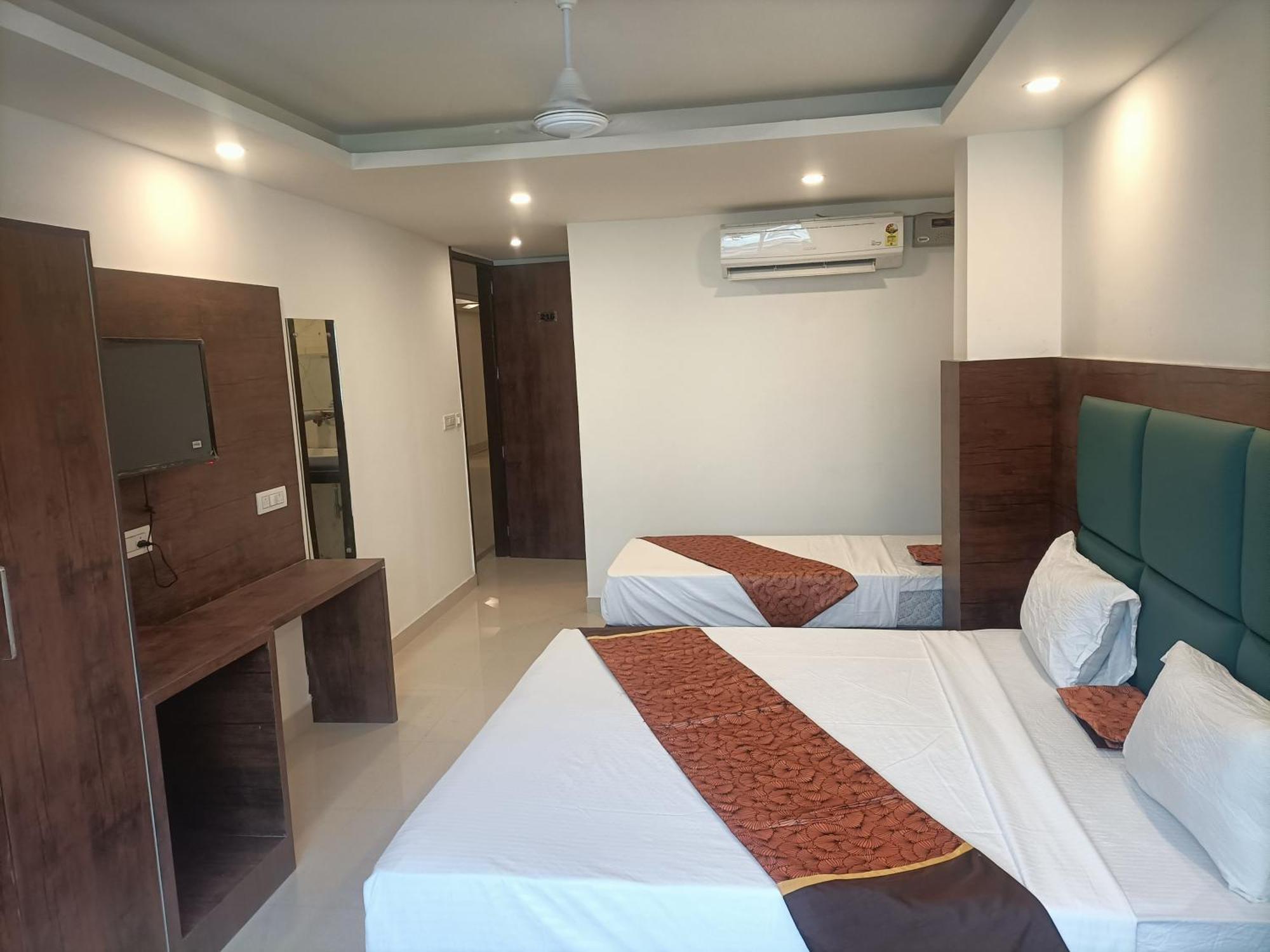 Mndf Grand Tark Hotel New Delhi