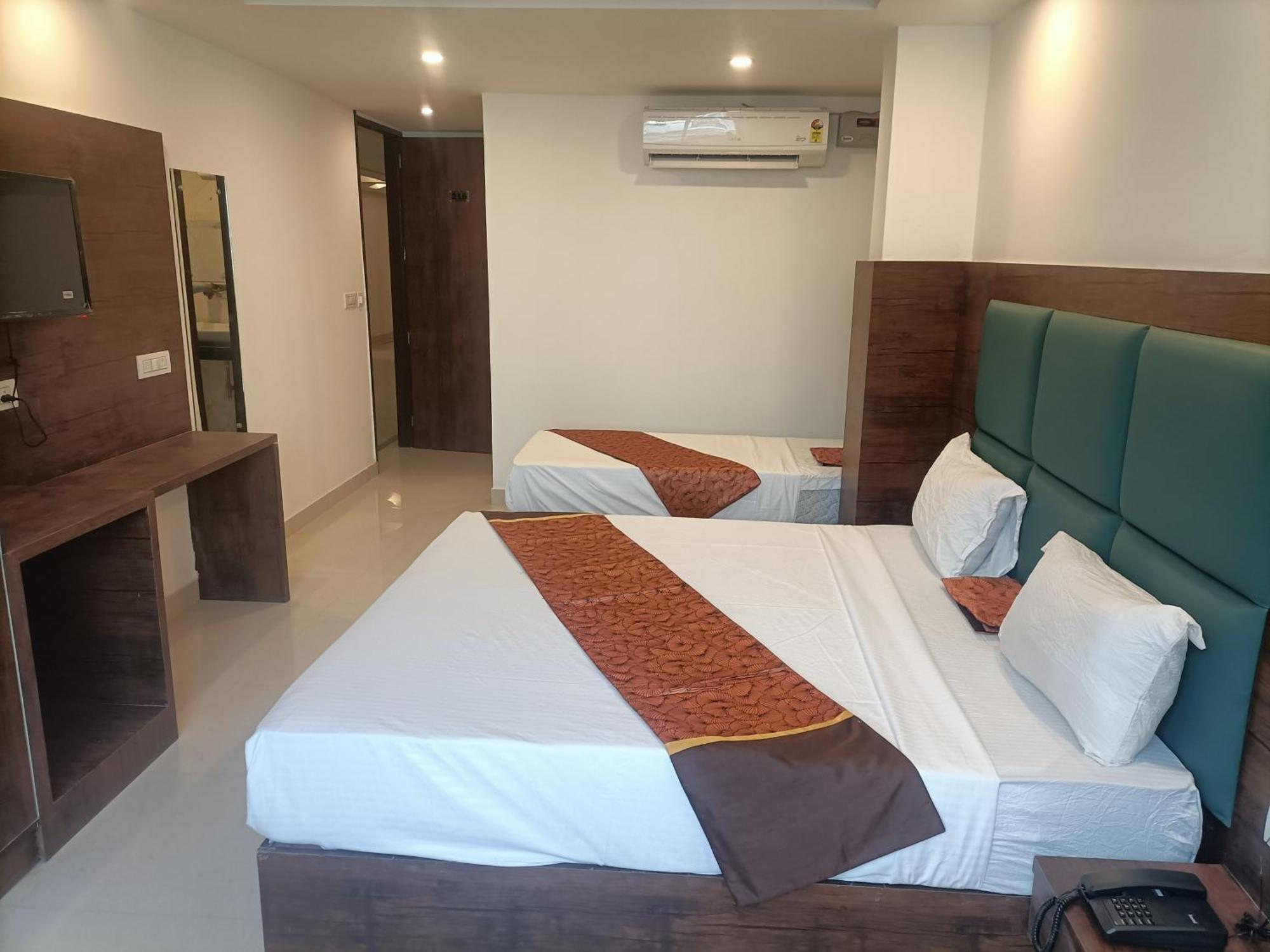 Mndf Grand Tark Hotel